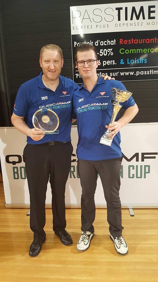 Winners Singles Bram Van Meerbergen with Barry Foley (Left)